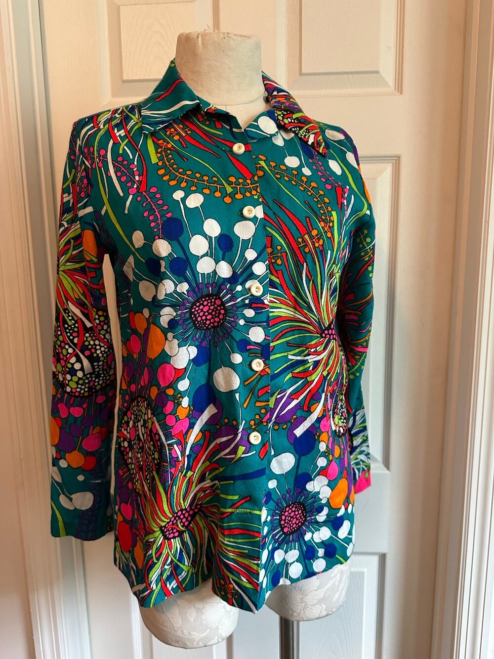 Vintage psychedelic floral pattern button down shirt